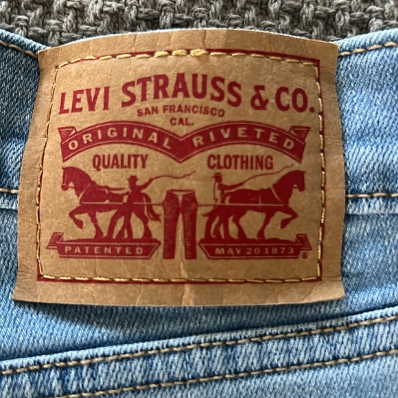 Levis high rise shorts size 31 - Picture 3 of 5